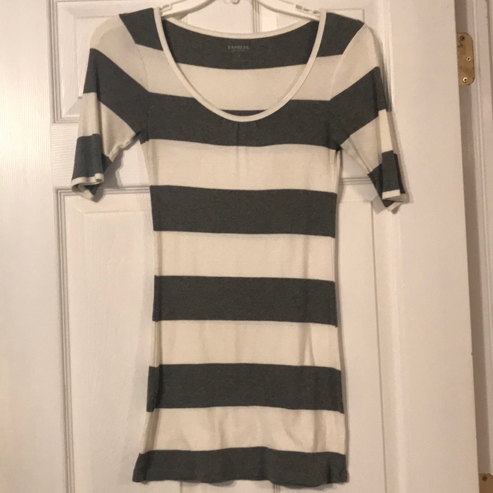 Express half sleeve tee - size SMALL